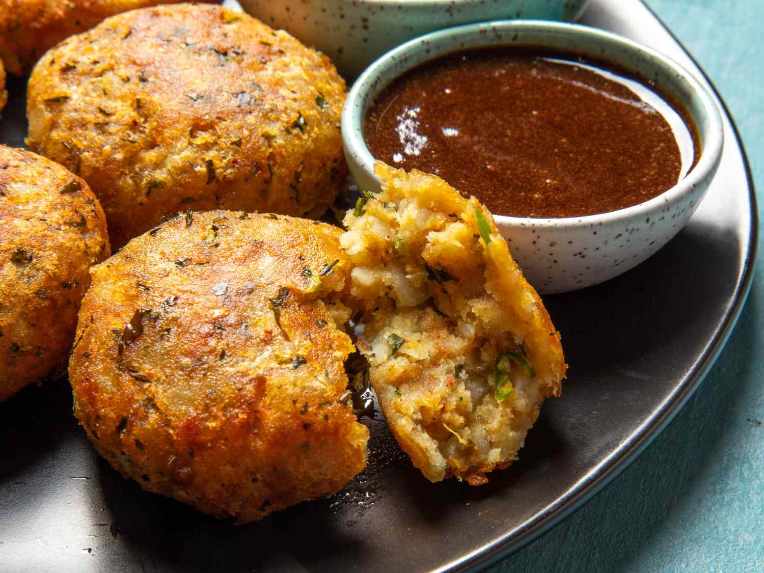 ALOO TIKKI WITH IMLI CHUTNEY