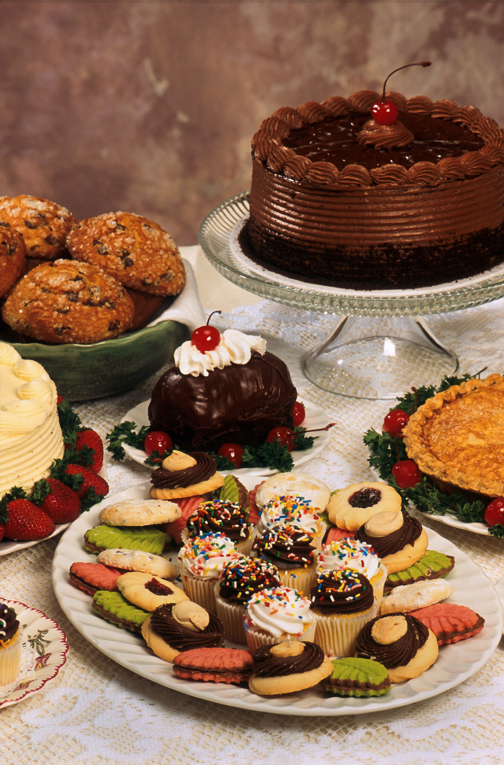 DELICIOUS CHOCOLATE CAKES WITH COOKIES, PANCAKES & PASTRIES
