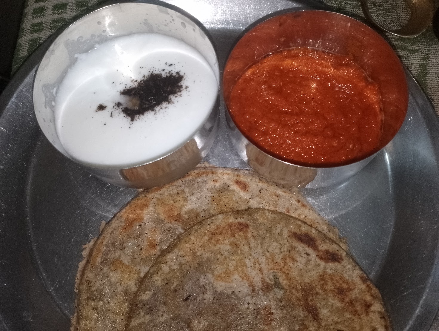 कुटू का पराठा  with dahi and laal mirch wali vrat ki chutney